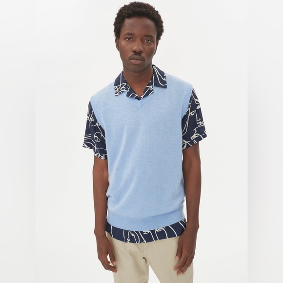 Gobi Cashmere Vest in Light Blue - Picture 1 of 4